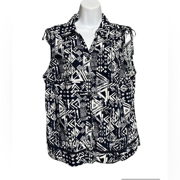 breckenridge Tops - Breckenridge sleeveless blouse Size L EUC ❤️